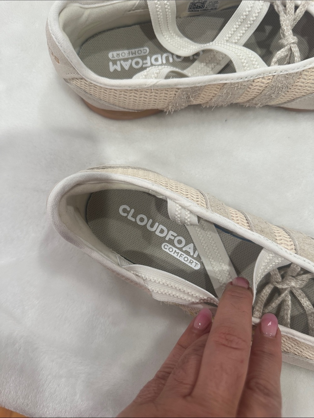 adidas Women’s Beige Mesh Slip-On Sneakers with Gold Accents - Picture 9 of 11